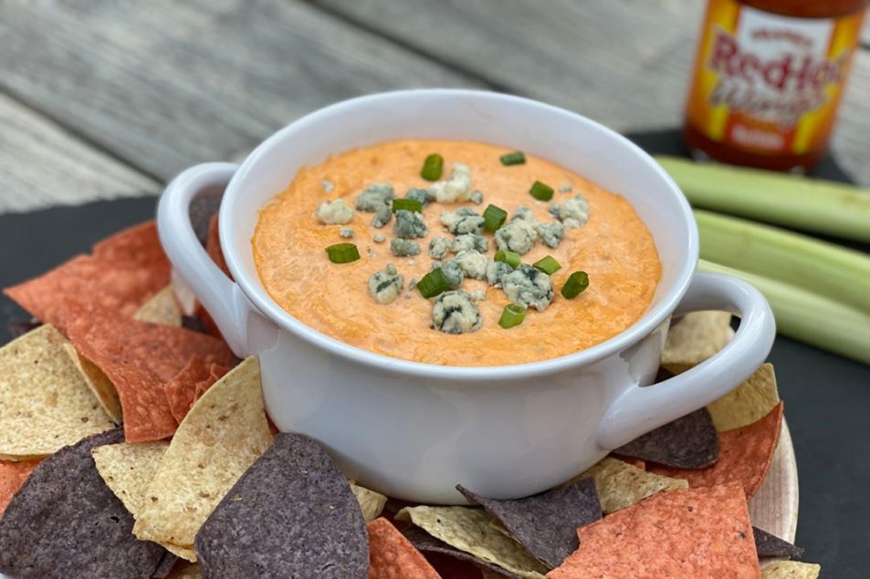 https://www.dairyprocessing.com/ext/resources/2022/08/29/Don's-Prepared-Foods-Buffalo-dip.jpg?height=635&t=1661809157&width=1200